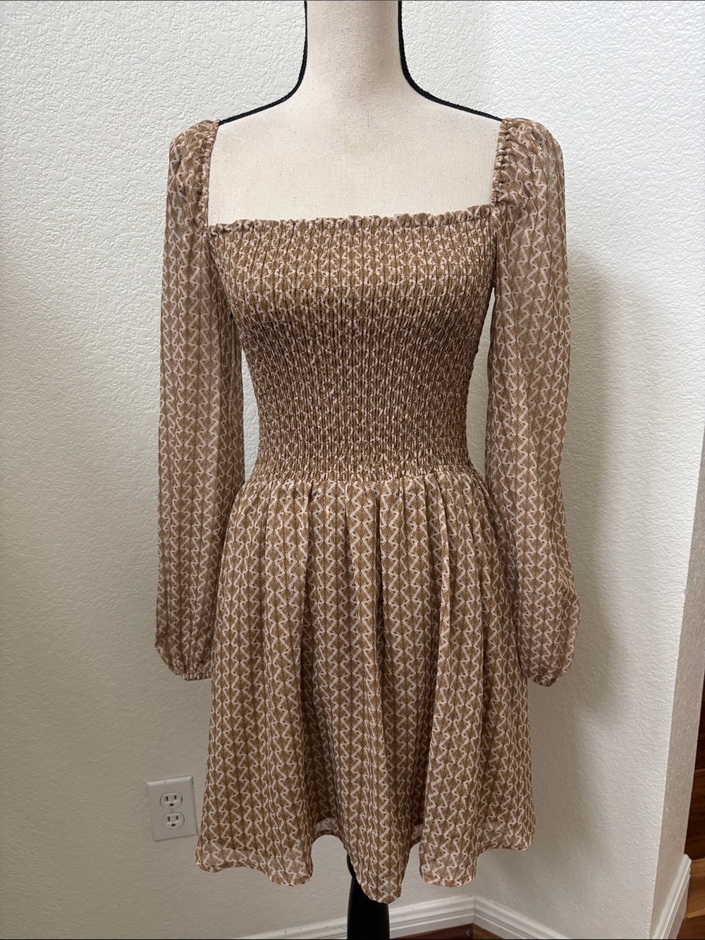 Kourt Calypso Smocked Lurex Mini Dress Gold Shimmer Puff Sleeve Size Small - Picture 3 of 8